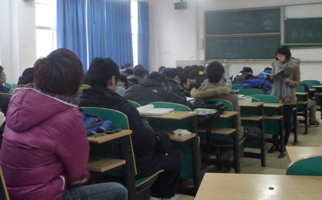 新葡萄8883官网AMG2011级召开新学期年级会