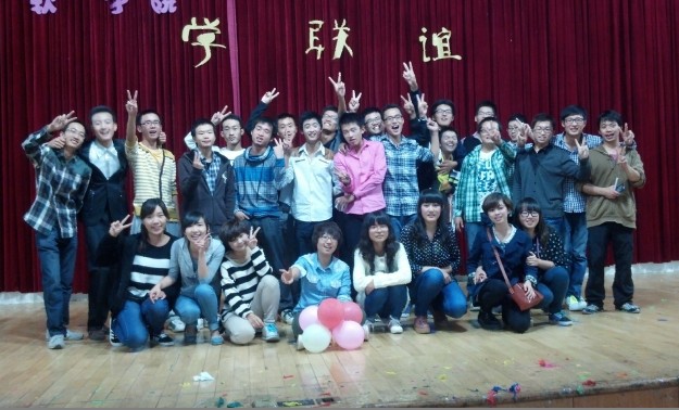 新葡萄8883官网AMG2012-2013团学联谊晚会圆满成功